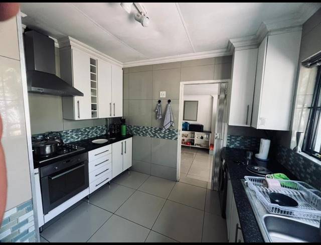 4 BEDROOM HOUSE FOR SALE IN BLOUBOSRAND